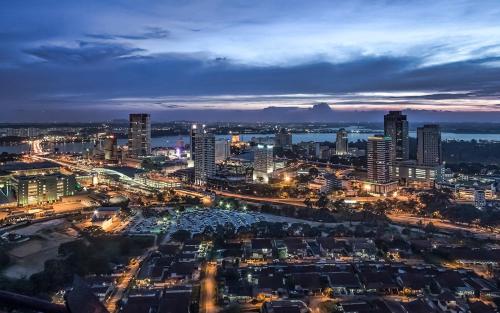High Floor Suasana Suites 5 in JB City with WiFi near JB Sentral Railway Station