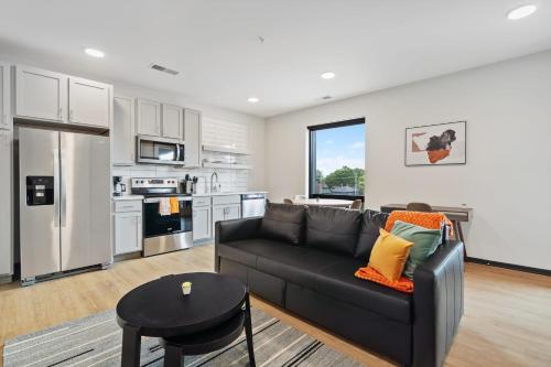 CozySuites on Mass with garage parking #6 thumb 4