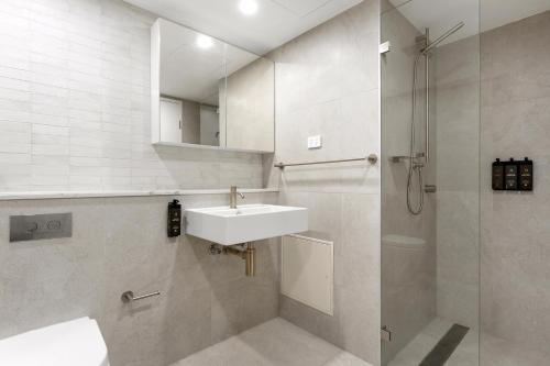 The Henrietta Apartments by Urban Rest - 화장실