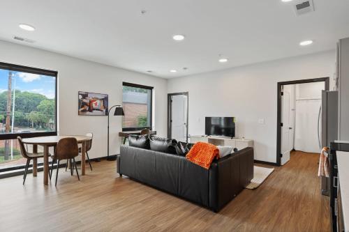 CozySuites on Mass with garage parking #19 thumb 3