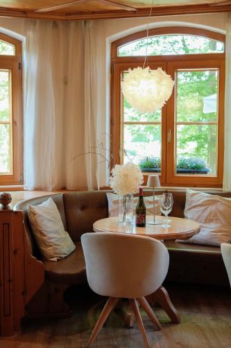 Pub/Lounge, Hotel-Restaurant Kreuzberghof Tagungs- und Veranstaltungshotel in ostringen