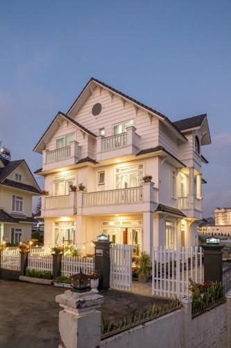 Villa 7 phòng ngủ Đà Lạt