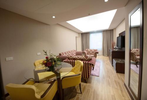 Executive Suite image 3