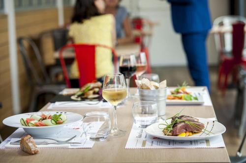 Restaurant, Brit Hotel Toulouse Colomiers – L’Esplanade in Colomiers