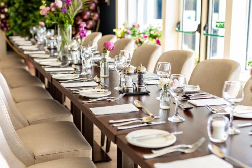 Killarney Heights Hotel - image 2