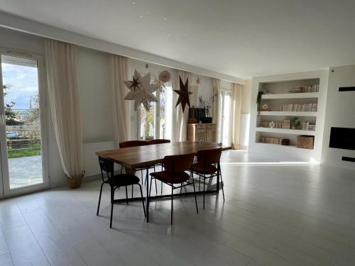 Maison familiale, belle et moderne proche de Versailles et Thoiry gîte à louer Mareil-sur-Mauldre