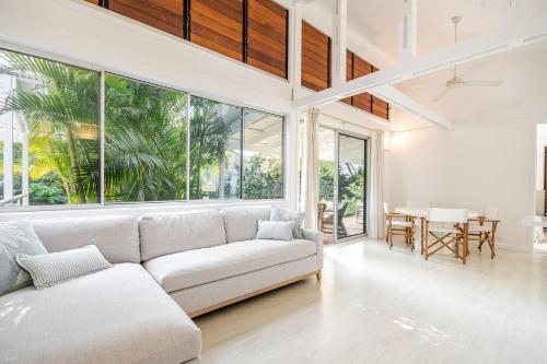 Magnolia, A Luxury Ewingsdale Escape with Pool & Guest House by Belle Escapes Byron Bay