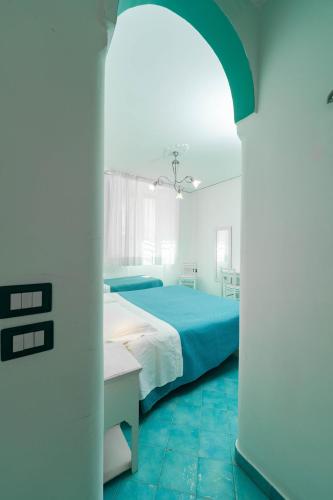 Basic Triple Room image 7