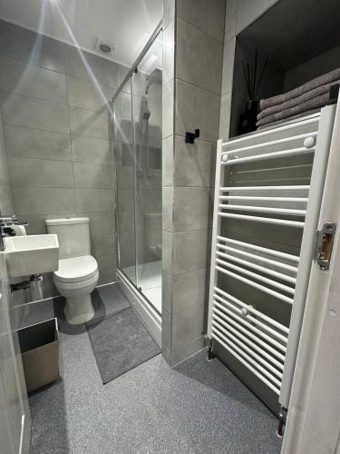 Bathroom, Casa Allerton near Istanbul Barbecue & Bistro Woolton