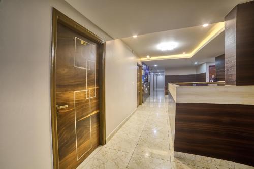 Lobby, Hotel Stay On The Way Bangalore Airport in Kempegowda International Airport