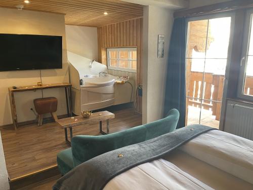 room detail thumbnail 1