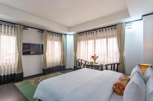 585889102 Hotel Lo Mustang