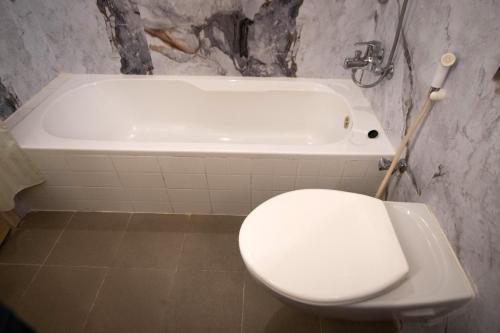 Standard Double Room image 5
