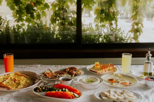 Ресторан, Le Cedrus Hotel in Бчарре