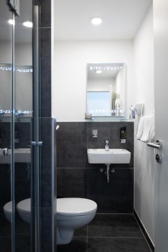 Standard Single Room image 2