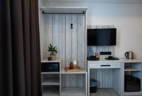 Standard Single Room image 5