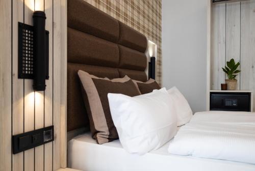 Standard Queen Room image 7