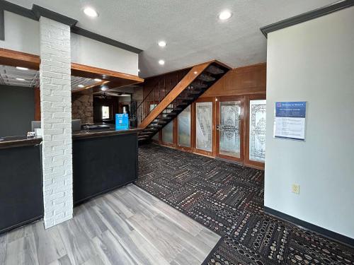 Raintree Inn - image 12