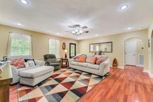 Flippin Haven- Spacious & Cozy Retreat home in Flippin, USA