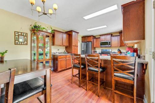 Flippin Haven- Spacious & Cozy Retreat home in Flippin, USA