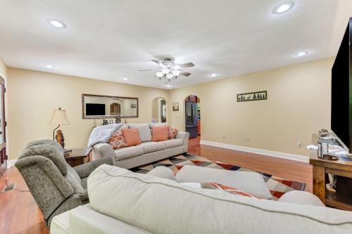 Flippin Haven- Spacious & Cozy Retreat home in Flippin, USA