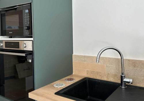 Kitchen, Maison avec piscine privee et jardin en Drome provencale in Réauville