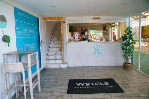 ردهة, WOT Peniche Social in Peniche City Center