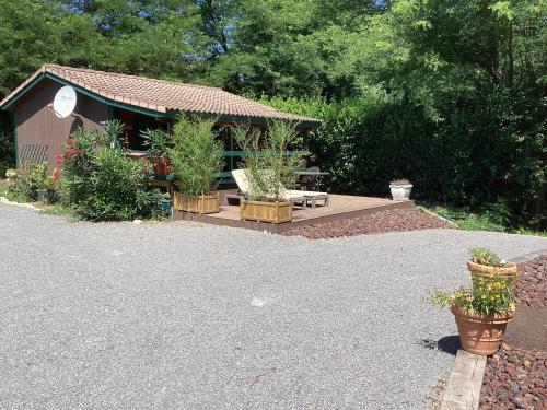 Chalet de luxe bord de riviere gîte à louer Fabras
