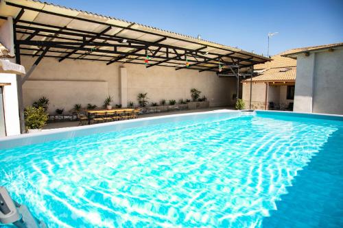Peldbaseins, Villa Donas in Martín Muñoz de las Posadas