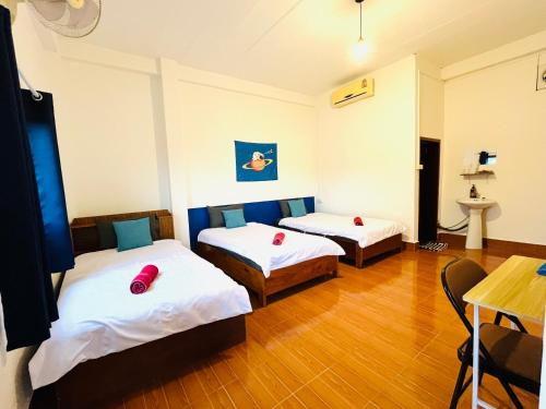 1 Min to Slow Boat Guesthouse in 會曬