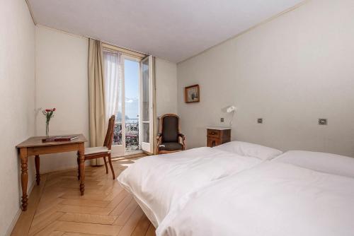 Economy Double Room with Balcony image 1