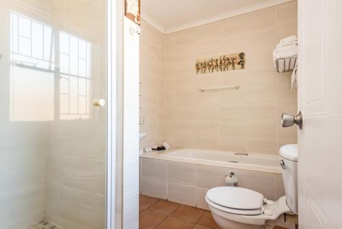 Double or Twin Room image 7