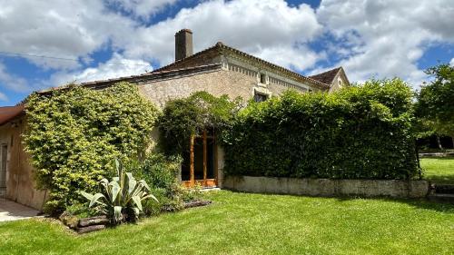 Vista exterior, Gîte En Damé with private pool (Gite En Dame with private pool) in Crastes