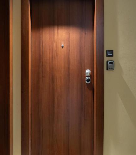 Minimal Studio with Balcony in Pagrati Athens - image 10