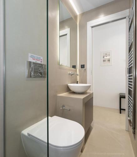 Minimal Studio with Balcony in Pagrati Athens - image 14