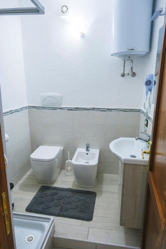 1 double bed, 4 twin beds