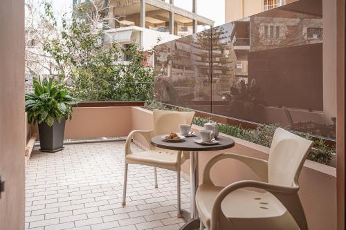 Superior Room with Balcony image 4