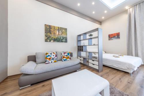 Deluxe Apartment image 2