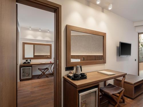 Superior Family Room image 10