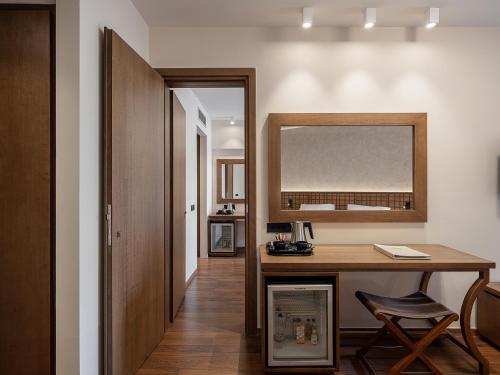 Superior Family Room image 8