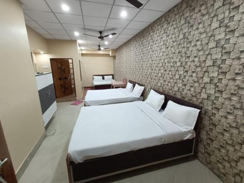Hotel R D Palace – Varanasi, VA