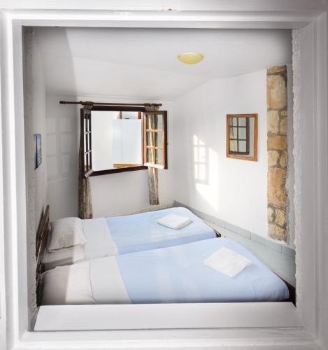 Superior One-Bedroom Apartment with Side Sea View image 8