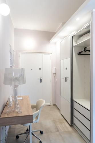 Penthouse with Panoramic Terrace -3 Min to Metro A, Rome (photo 8)