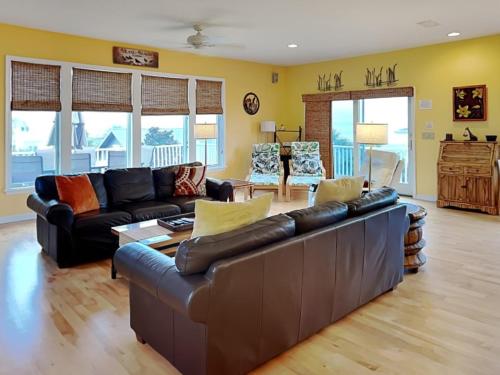 Serenity Now 4 Bedrooms Ocean View Pet Friendly Sleeps 10 WiFi - image 6