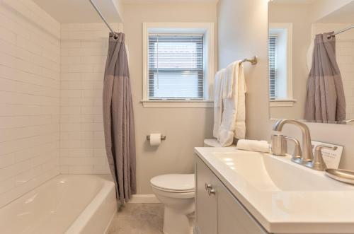 Fürdőszoba, Entire Apt Near Wharf near Bunker-domb Emlékmű