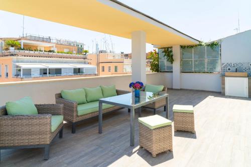 Penthouse with Panoramic Terrace -3 Min to Metro A, Rome (photo 2)