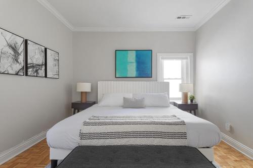 Brilliant Downtown Chicago 3-Bedroom Condominium - image 3
