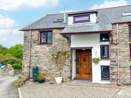 The Hayloft, Broughton Beck, near Ulverston budget friendly accommodation close to a beach and Windermere - Rusland