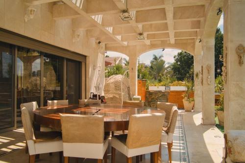 Facilities, villa white hall in Yehud