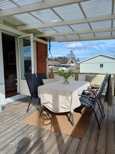 발코니/테라스, Villa with hot tub and sauna in 홀름순드